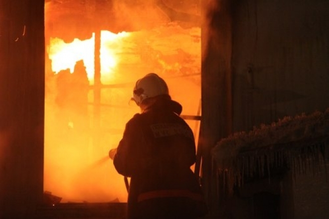 В Мончегорске сгорел частный дом
