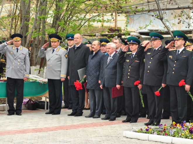 Пограничники встретились у памятника своим предшественникам