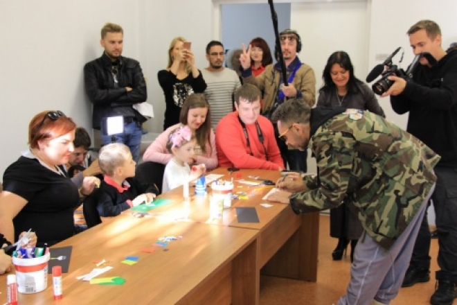 Сергей Шнуров посетил мурманский художественный музей