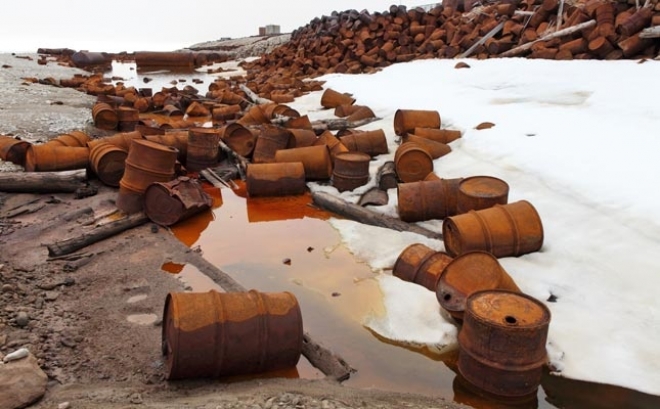 Арктику избавят от советских бочек