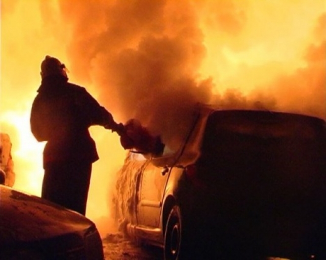 Сегодня ночью в Мурманске сгорело сразу три автомобиля