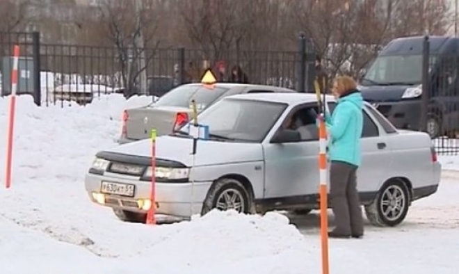 Автолюбители Североморска заново сдали экзамены на вождение