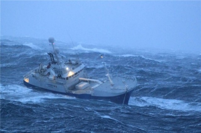 В Баренцевом море спасали рыболовецкое судно