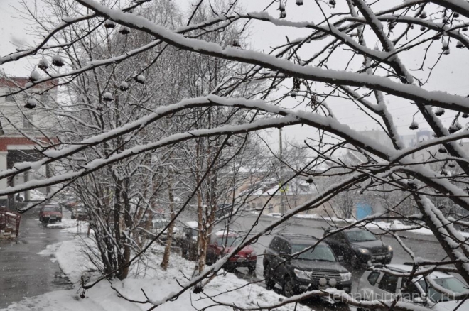 Мурманск: обильный апрельский снегопад