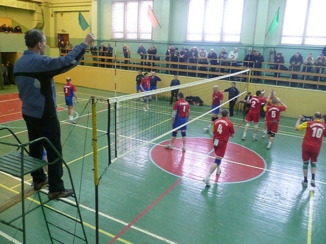 В Североморске стартовал турнир по волейболу среди ветеранов