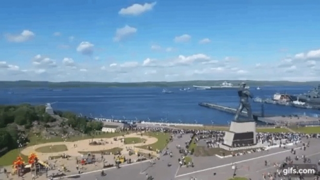 В честь Дня ВМФ в Североморске состоялся парад кораблей