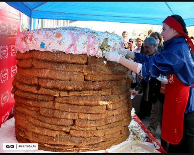 Москвичи и уральцы отведают куличей-гигантов